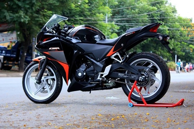 Cbr 250 tông cam đen cá tính mạnh mẽ - 1