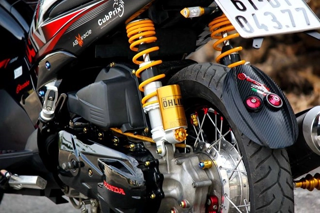 clip sự khác biệt của phuộc ohlins khi chạy trên các cung đường - 3