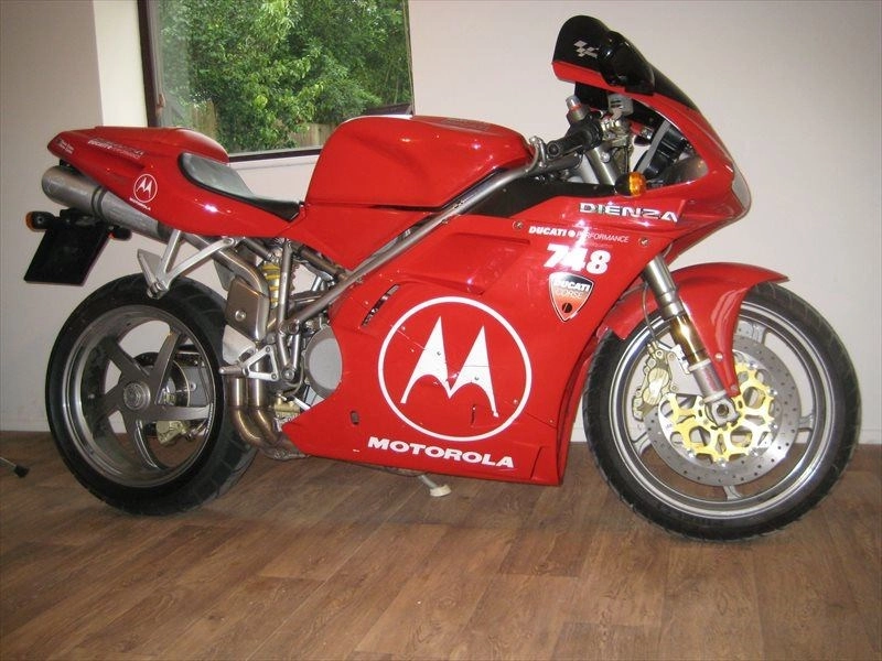 Ducati 748 tự tin khoe dáng trên đường phố - 6