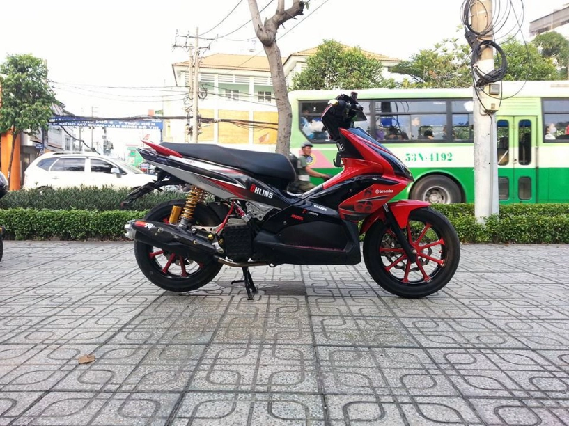 Honda air blade sơn tem đấu cùng nhiều đồ chơi hàng hiệu - 1