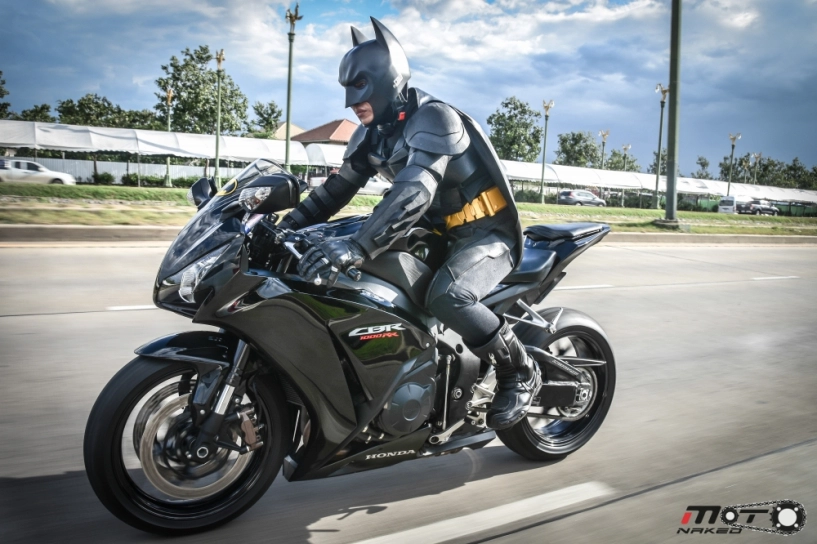 Honda cbr1000rr và batman trong bộ ảnh đẹp đến từ thái - 4