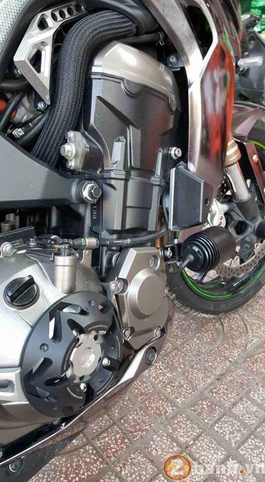 Kawasaki z1000 đẹp và độc đáo với phiên bản decal chrome - 5