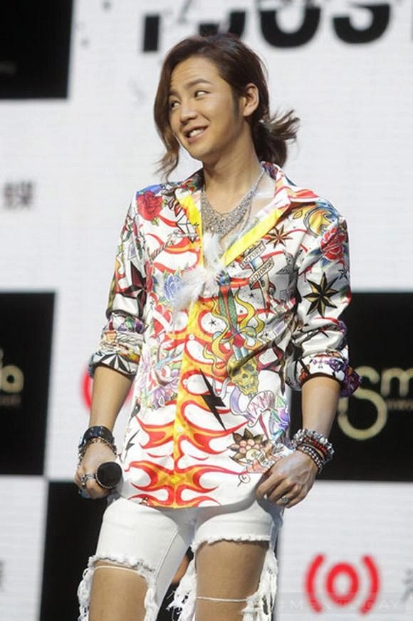 Style rách tả tơi của jang geun suk - 2