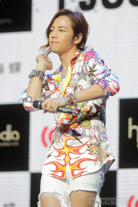 Style rách tả tơi của jang geun suk - 7