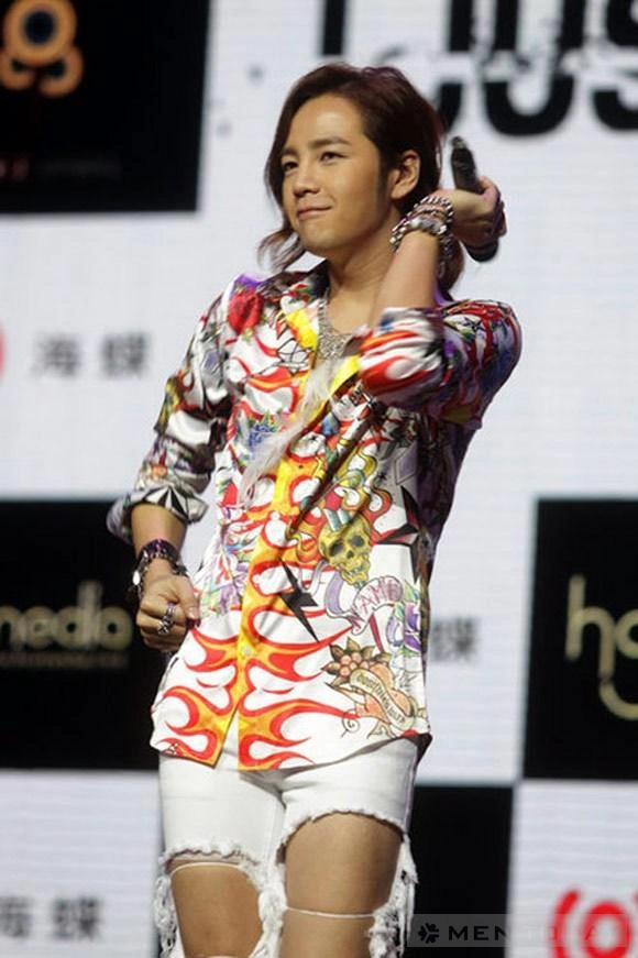 Style rách tả tơi của jang geun suk - 8