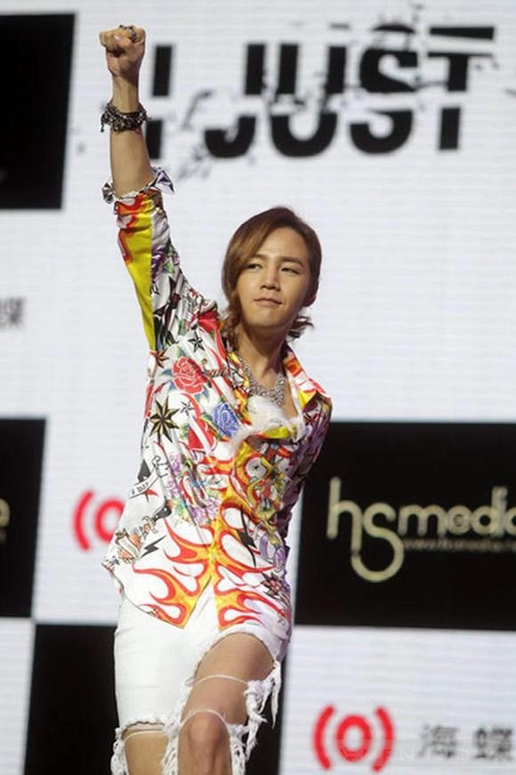 Style rách tả tơi của jang geun suk - 9