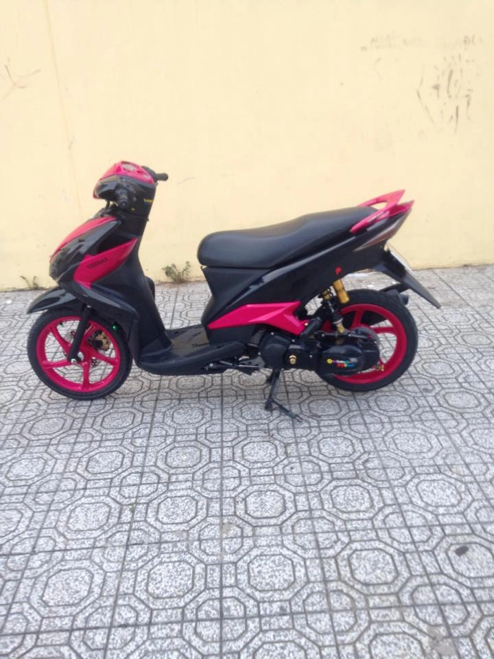 Yamaha luvias hồng đen mạnh mẽ - 2