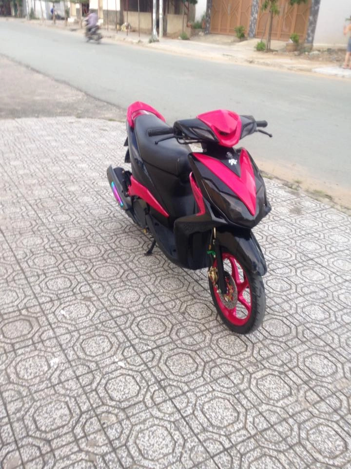 Yamaha luvias hồng đen mạnh mẽ - 1