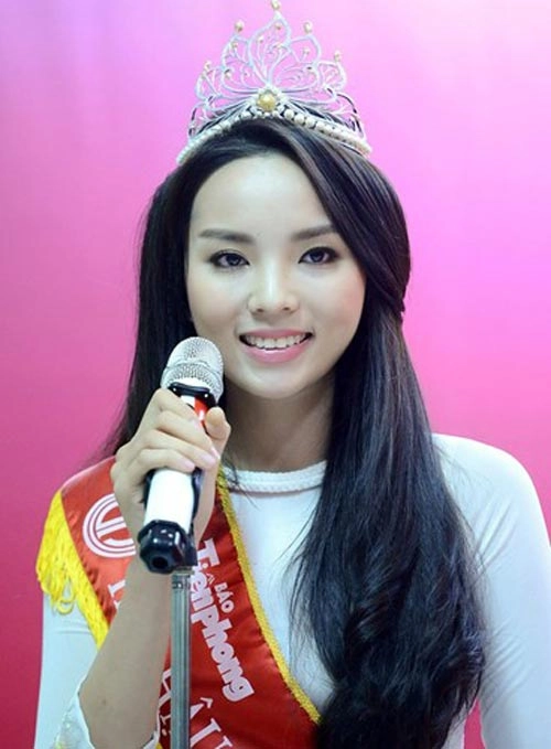 Tuần qua hoa hậu kỳ duyên xinh đẹp rạng rỡ trở về nhà - 2