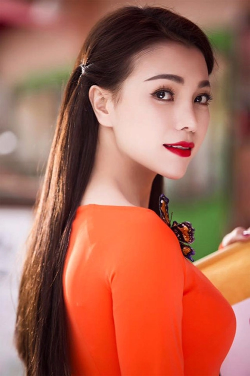 Trang điểm làm tóc diện áo dài đẹp tựa trà ngọc hằng - 5