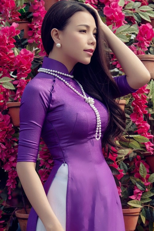 Trang điểm làm tóc diện áo dài đẹp tựa trà ngọc hằng - 1