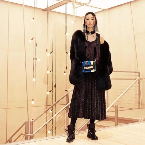3 người đẹp hàn khiến fan mát lòng mát dạ tại new york fw - 18