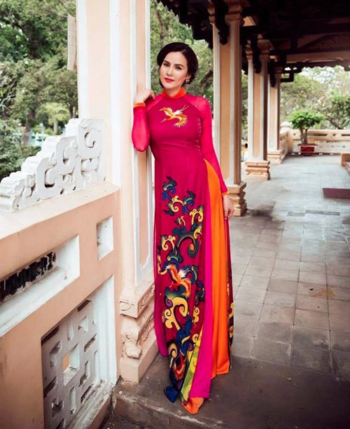 Á hậu phương lê sang trọng với áo dài 8-3 - 3