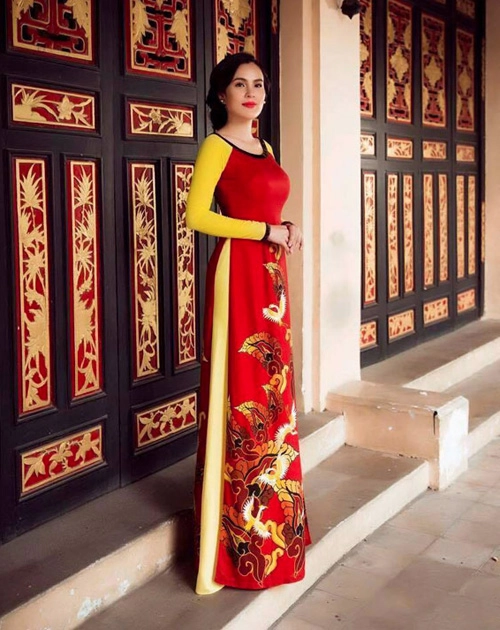 Á hậu phương lê sang trọng với áo dài 8-3 - 7