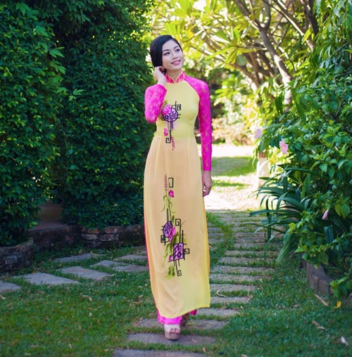 Áo dài tôn đường cong mỹ miều cho thiếu nữ mùa xuân - 1