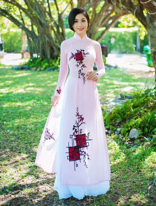 Áo dài tôn đường cong mỹ miều cho thiếu nữ mùa xuân - 5