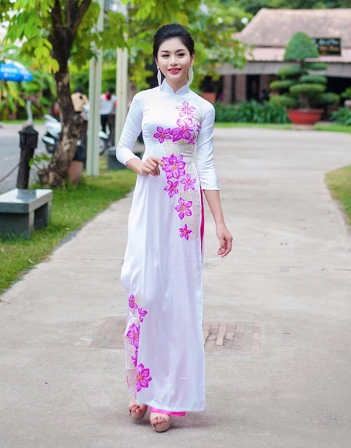 Áo dài tôn đường cong mỹ miều cho thiếu nữ mùa xuân - 7