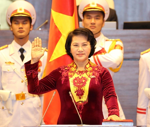 Bí mật sau tà áo dài của chủ tịch qh nguyễn thị kim ngân - 1