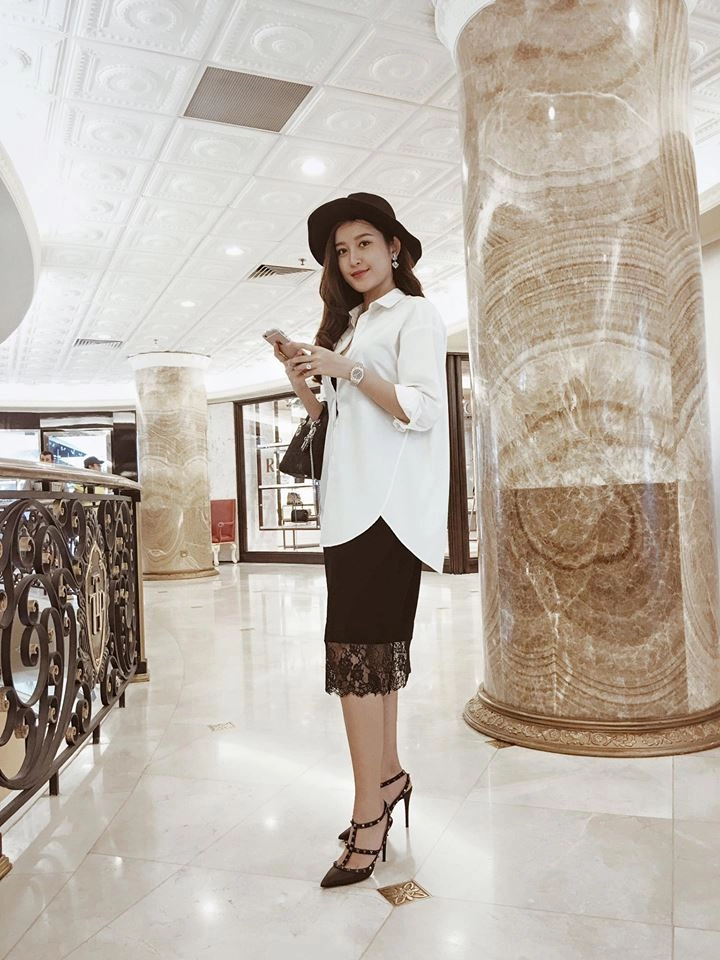 Chấm điểm váy áo của 2 á hậu hot nhất vbiz - 9