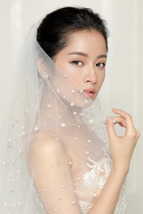 Chi pu làm cô dâu thiên thần với váy cưới ren trắng - 3
