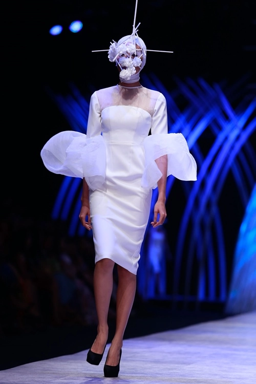 Hai ntk nam khuấy đảo sàn diễn ở đêm thứ 2 vifw - 6