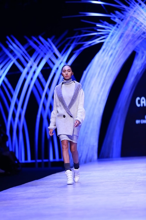 Hai ntk nam khuấy đảo sàn diễn ở đêm thứ 2 vifw - 13