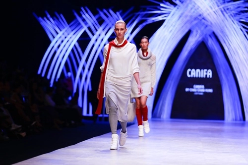 Hai ntk nam khuấy đảo sàn diễn ở đêm thứ 2 vifw - 14