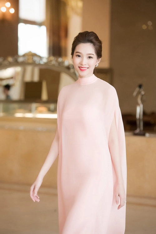 Hh thu thảo đẹp mong manh tựa nữ thần tại hà nội - 4