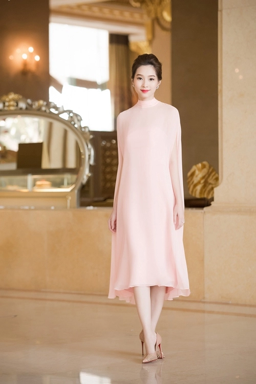 Hh thu thảo đẹp mong manh tựa nữ thần tại hà nội - 5