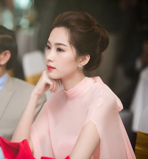 Hh thu thảo đẹp mong manh tựa nữ thần tại hà nội - 7