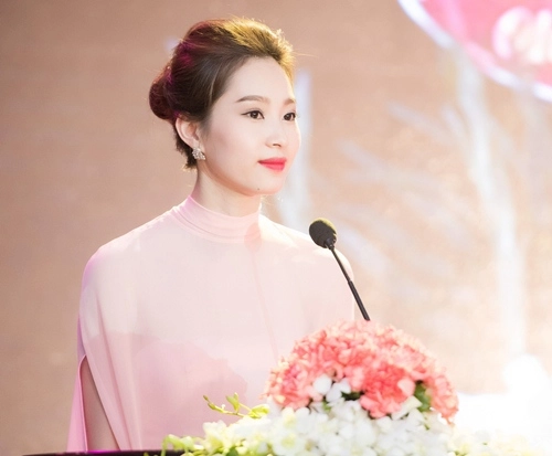 Hh thu thảo đẹp mong manh tựa nữ thần tại hà nội - 10