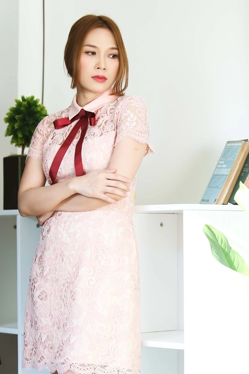Mỹ tâm ăn gian tuổi với áo sơ mi giá bình dân - 4
