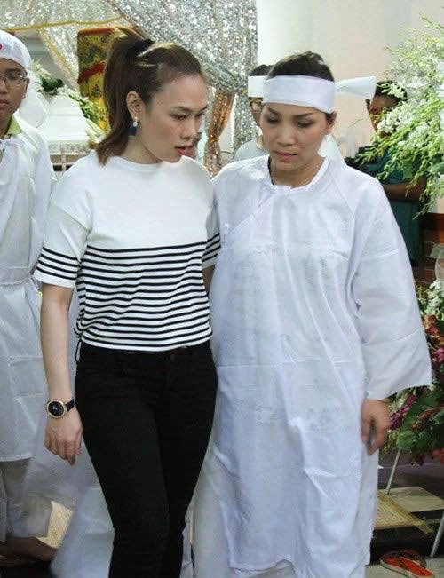 Mỹ tâm đến chia buồn với bạn thân hồng ngọc - 5