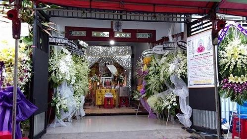 Mỹ tâm đến chia buồn với bạn thân hồng ngọc - 1