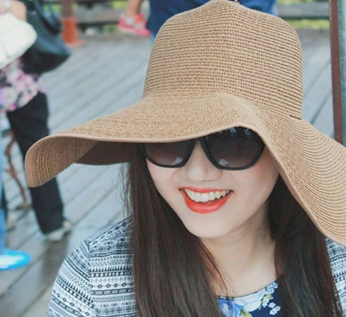 Ngắm nhan sắc ngoài đời của hai á hậu hoàn vũ 2015 - 7