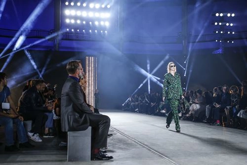 Phong cách quân đội đẹp mê hoặc của versace xuânhè 2016 - 11