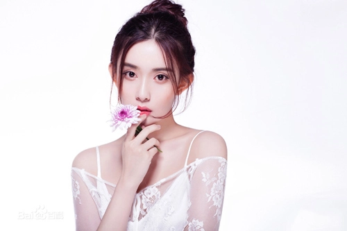 Sẽ là hối tiếc nếu trong đời chưa một lần để tóc mái xoăn - 18