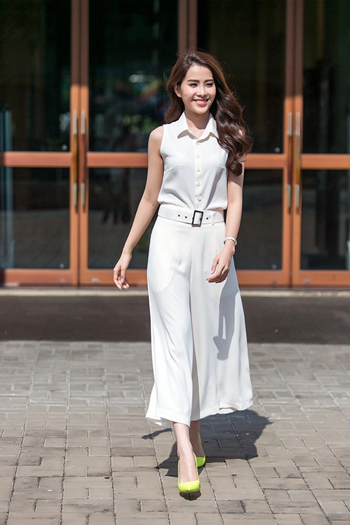 Tuần qua elly trần khoe vòng 3 cong vút với quần jeans - 17