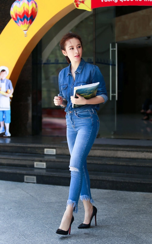 Angela phương trinh thanh hằng khéo chọn màu dịu mắt - 1