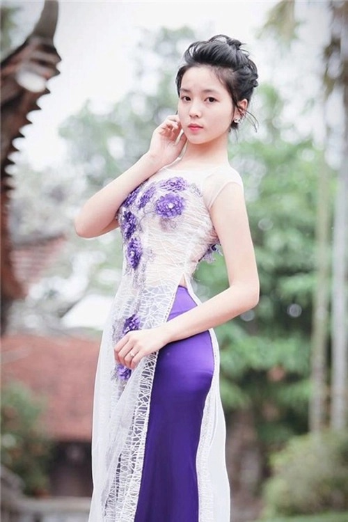 Cười lăn với váy áo thời ngố tàu của 6 mỹ nhân 9x hot nhất vbiz - 1
