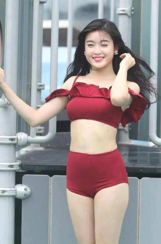 Cười lăn với váy áo thời ngố tàu của 6 mỹ nhân 9x hot nhất vbiz - 5