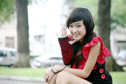 Cười lăn với váy áo thời ngố tàu của 6 mỹ nhân 9x hot nhất vbiz - 8