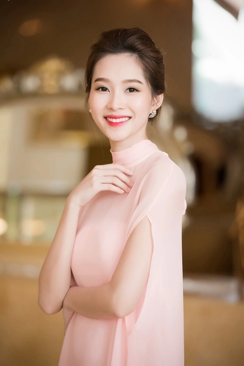 Hh thu thảo đẹp mong manh tựa nữ thần tại hà nội - 1