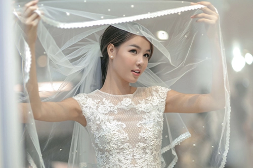 Mạc hồng quân chịu chi mua 4 váy cưới cho kỳ hân - 1