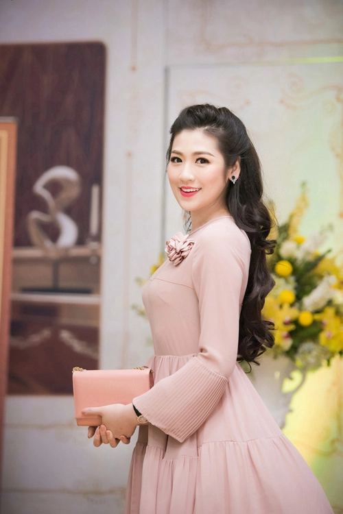 Á hậu diễm trang khéo che bụng bầu hot nhất tuần - 10