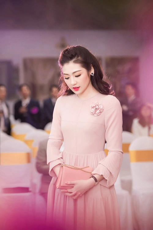 Á hậu diễm trang khéo che bụng bầu hot nhất tuần - 11