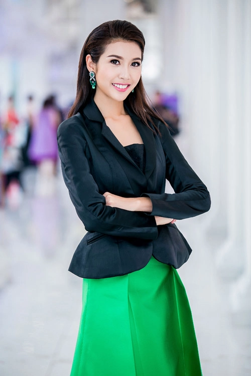 Tuần qua gái quê lê phương váy áo rườm rà - 5