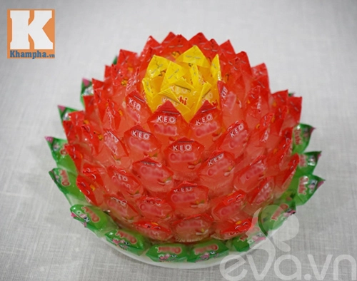 Cách làm hoa sen để ban thờ ngày tết từ kẹo - 13