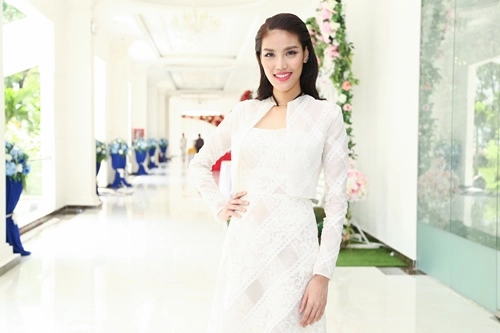 Lan khuê mặc kín bưng vẫn gợi cảm lạ thường - 3