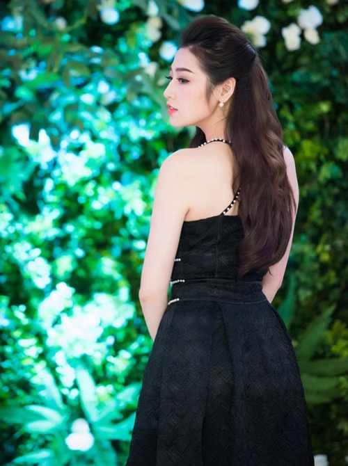 Tú anh - lệ hằng đọ sắc một chín một mười với đầm đen - 2